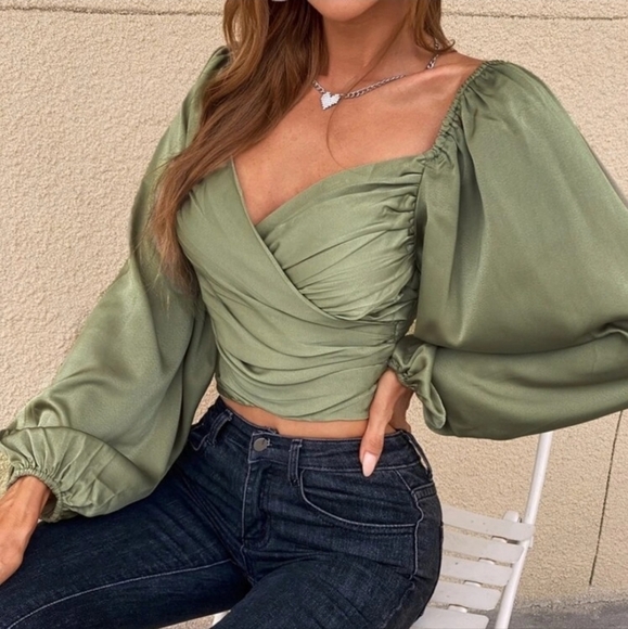 Gorgeous ๐ Crop Top! ๐ - Picture 4 of 6